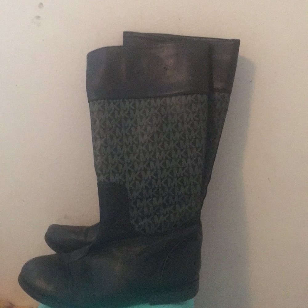 michael kors boots. size 5 !